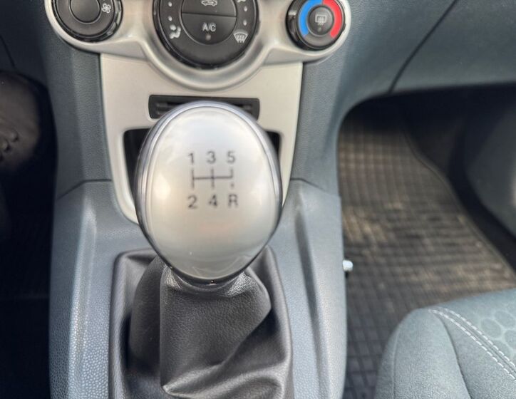 Ford Fiesta 13