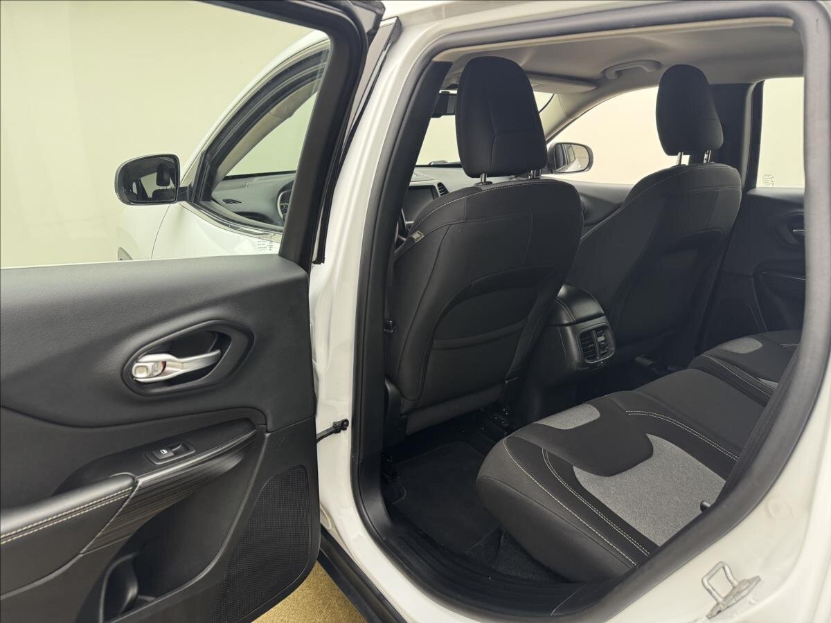 Jeep Cherokee SUV 2,0 l 103 kw