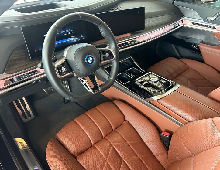 BMW i7 Sedan / Limuzína 0,0 400 kw