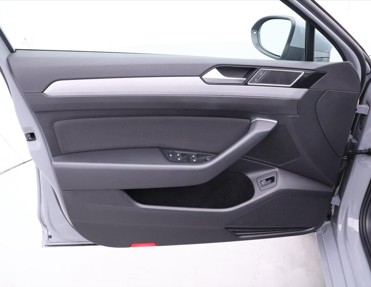 Volkswagen Passat Sedan 1,5 l 110 kw