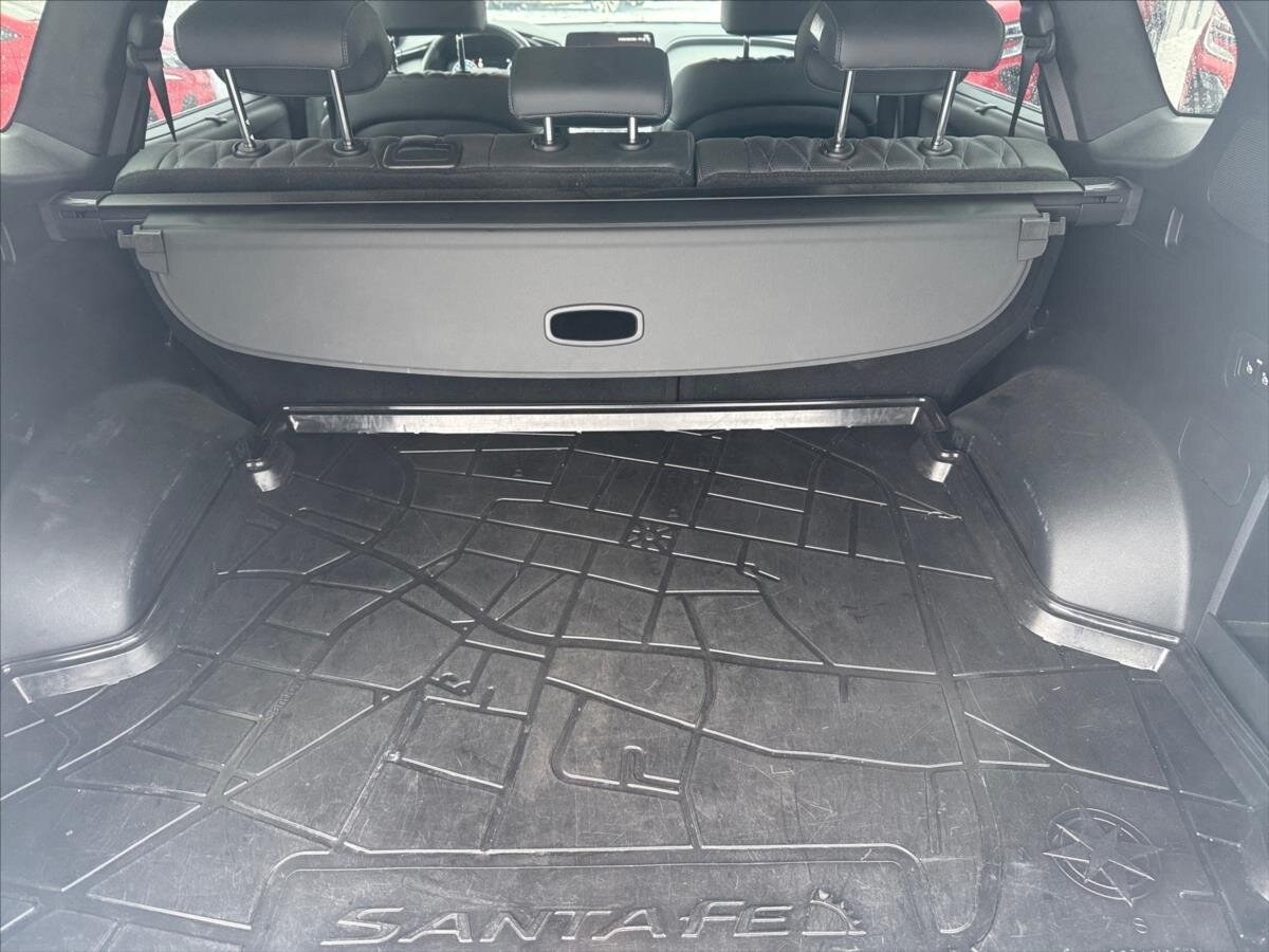 Hyundai Santa Fe SUV 1,6 l 195 kw