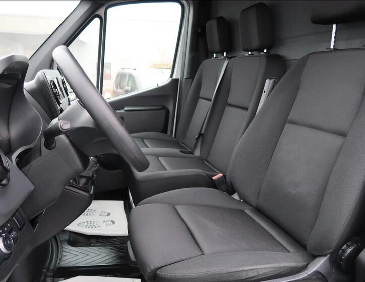 Mercedes-Benz Sprinter 10
