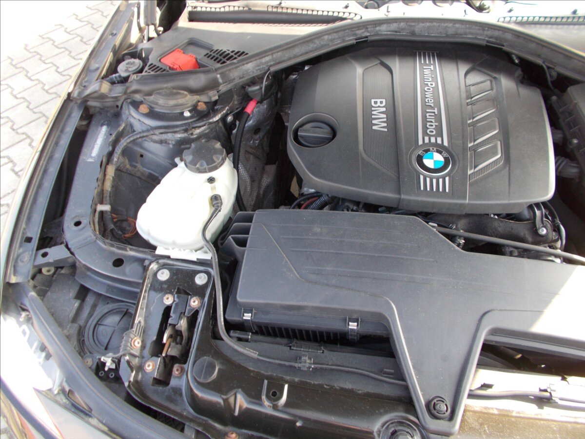 BMW Řada 3 Sedan / Limuzína 2,0 l 135 kw