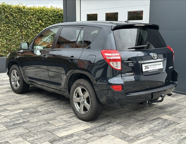 Toyota RAV4 8