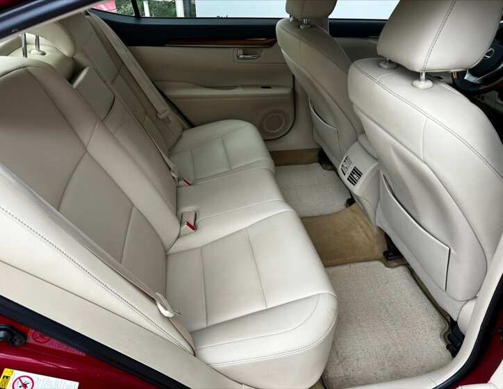 Lexus ES 300h Sedan / Limuzína 3,0 l 116 kw