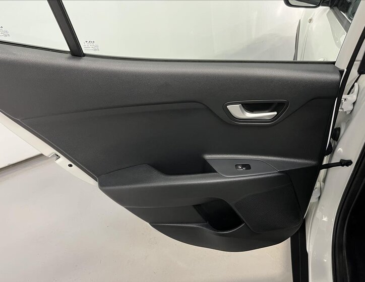 KIA Stonic SUV 1,2 l 61 kw