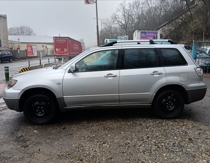 Mitsubishi Outlander Kombi 2,0 l 100 kw