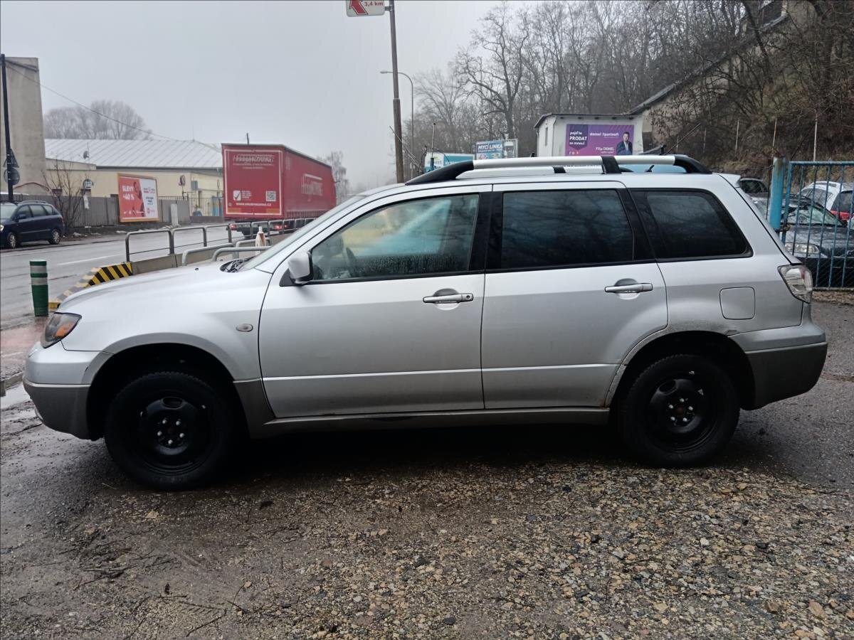 Mitsubishi Outlander Kombi 2,0 l 100 kw