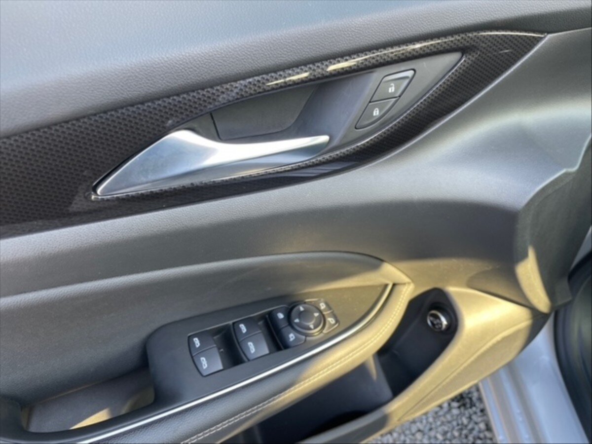 Opel Insignia Kombi 2,0 l 128 kw