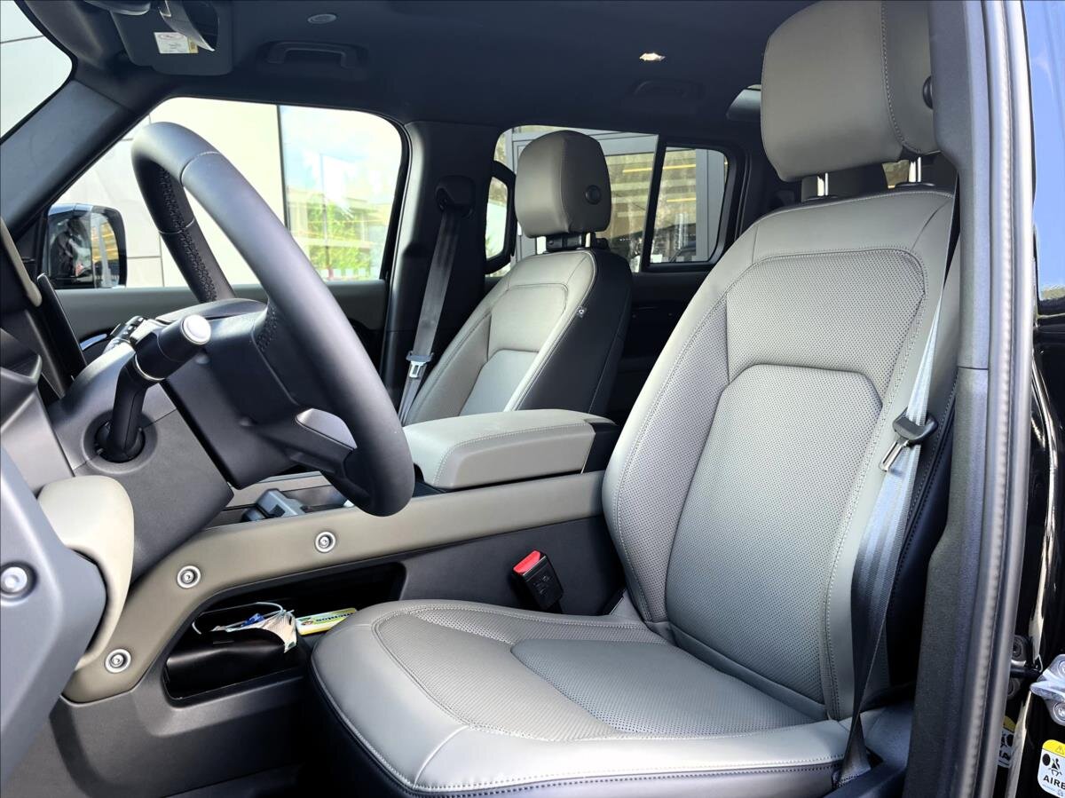 Land Rover Defender SUV / Terénní 3,0 l 147 kw