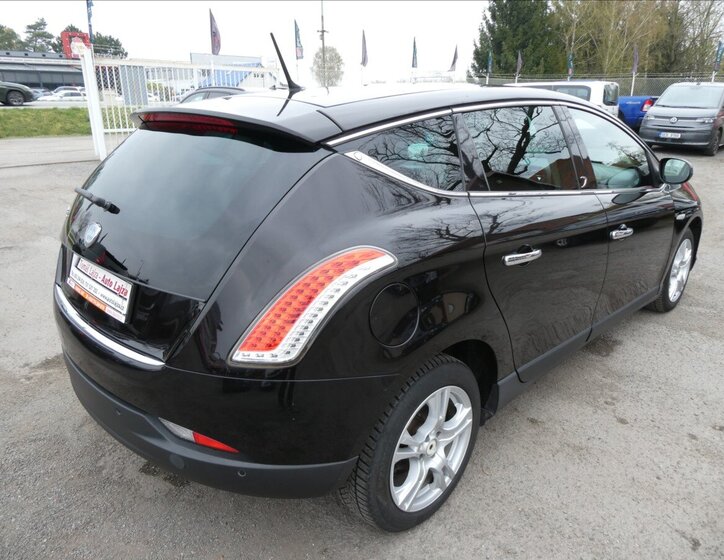 Lancia Delta Hatchback 1,4 l 88 kw