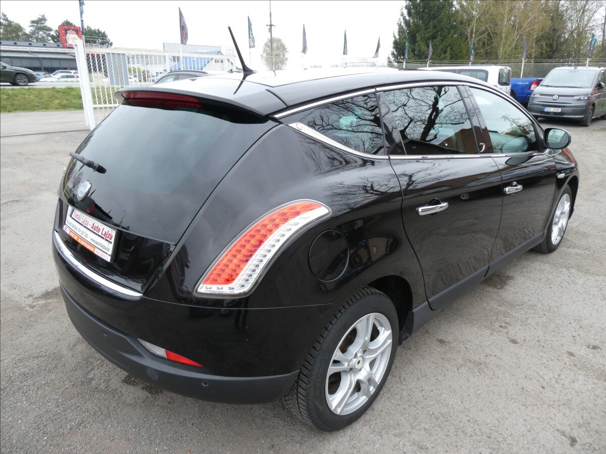 Lancia Delta Hatchback 1,4 l 88 kw