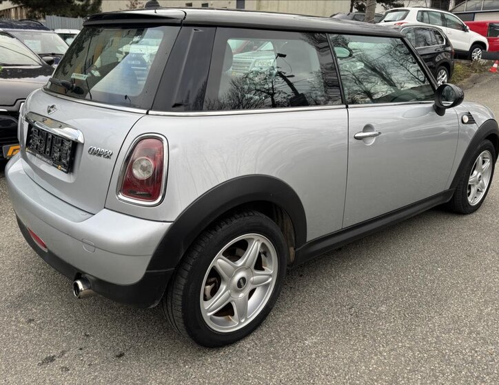Mini Cooper Hatchback 1,6 l 88 kw
