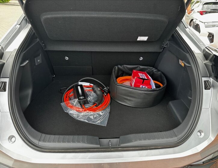 Toyota C-HR Hatchback 2,0 l 111 kw