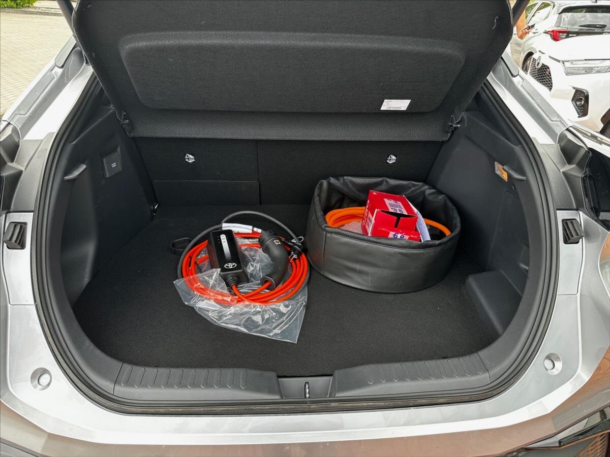 Toyota C-HR Hatchback 2,0 l 111 kw