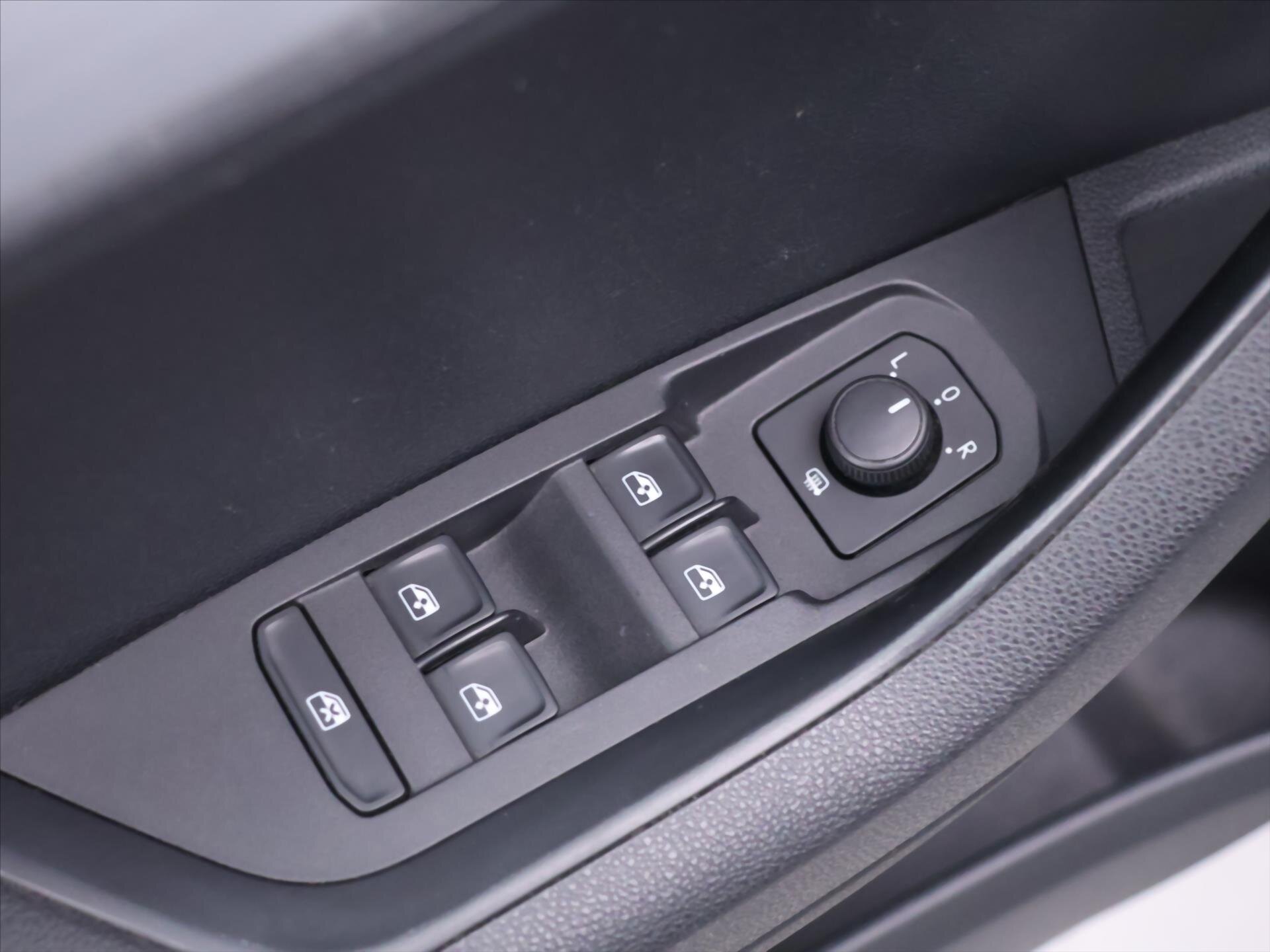 Škoda Karoq SUV / Terénní 1,5 l 110 kw