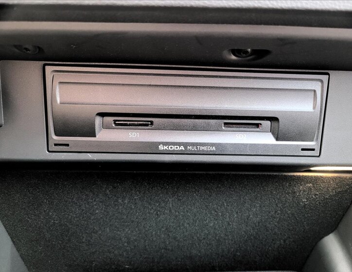 Škoda Karoq SUV / Terénní 1,6 l 85 kw