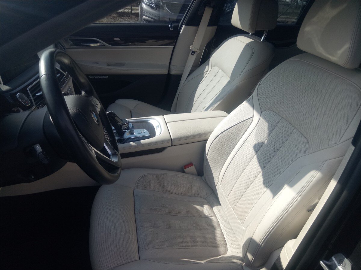 BMW Řada 7 Sedan / Limuzína 3,0 l 235 kw