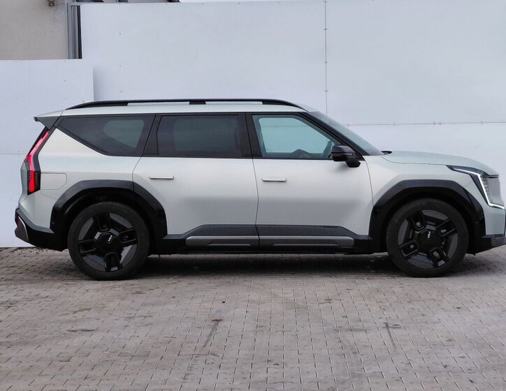 KIA EV9 10
