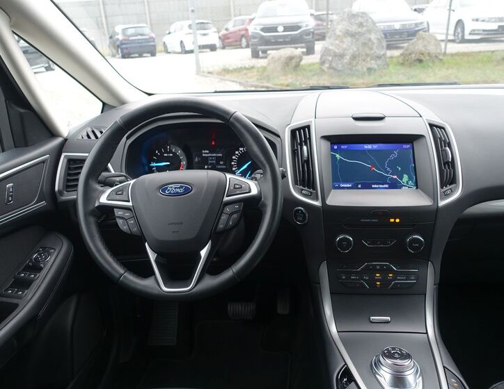 Ford S-MAX 8