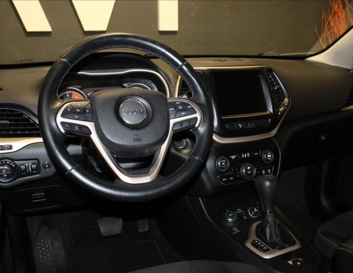 Jeep Cherokee SUV / Terénní 2,2 l 136 kw