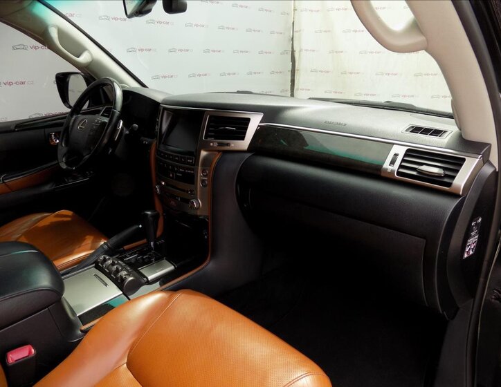 Lexus LX 570 15