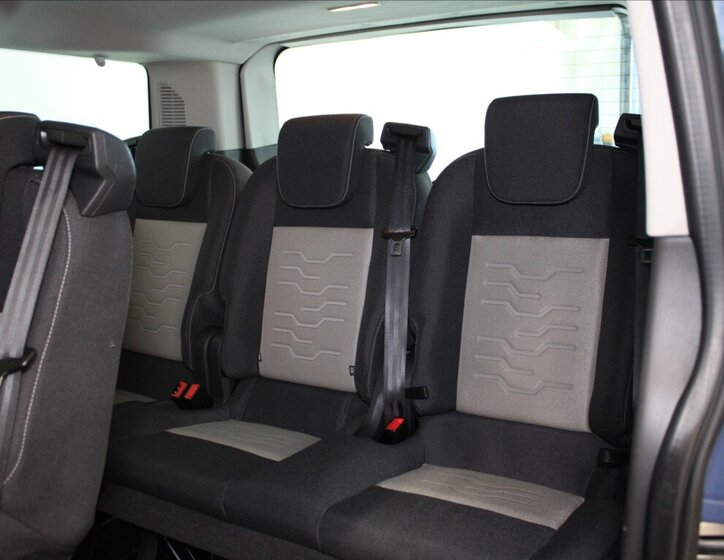 Ford Tourneo Custom 8