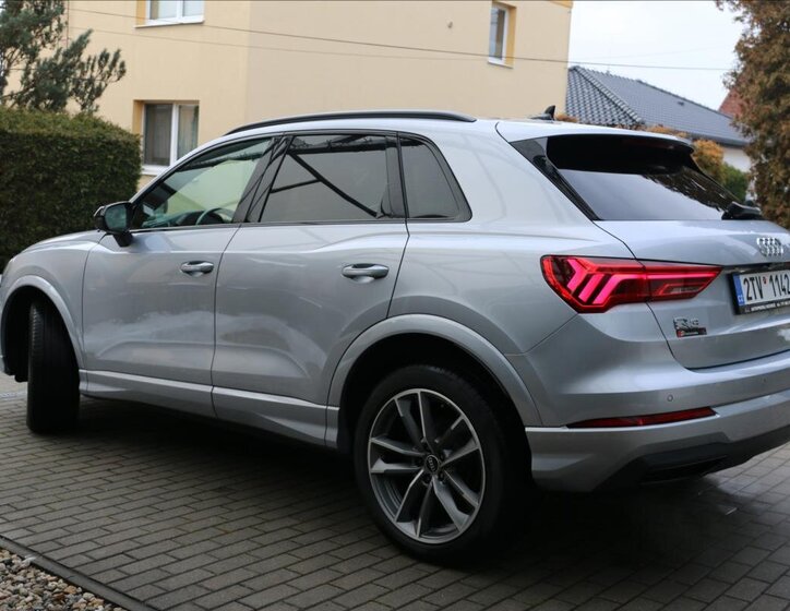 Audi Q3 SUV 2,3 l 137 kw