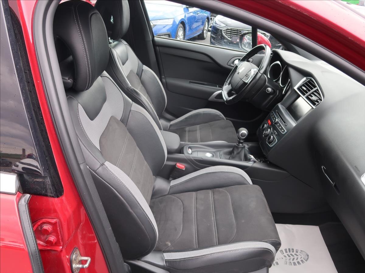 DS Automobiles DS4 Hatchback 1,6 l 88 kw