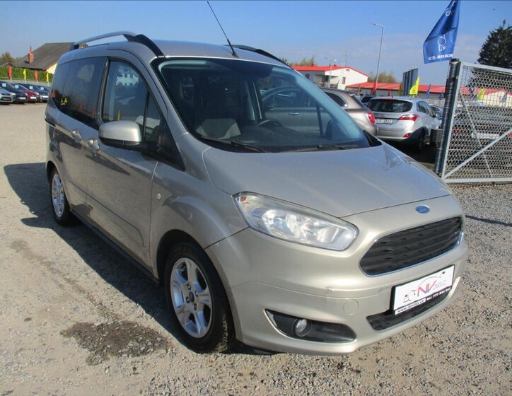 Ford Tourneo Courier 6