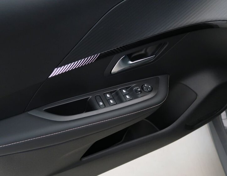 Peugeot 208 Hatchback 1,2 l 74 kw