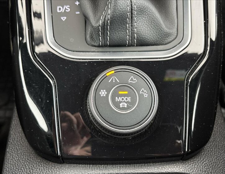 Volkswagen T-Roc SUV / Terénní 2,0 l 221 kw