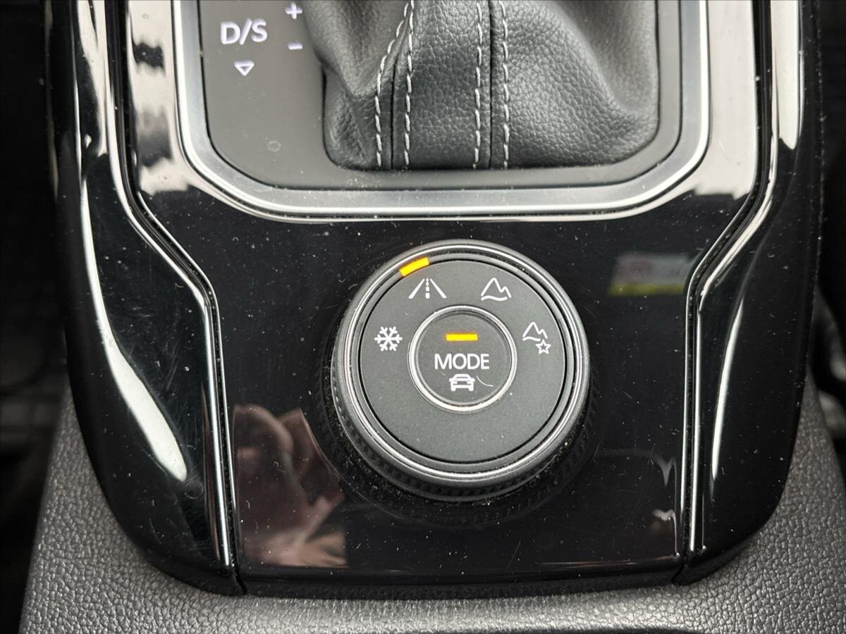 Volkswagen T-Roc SUV / Terénní 2,0 l 221 kw