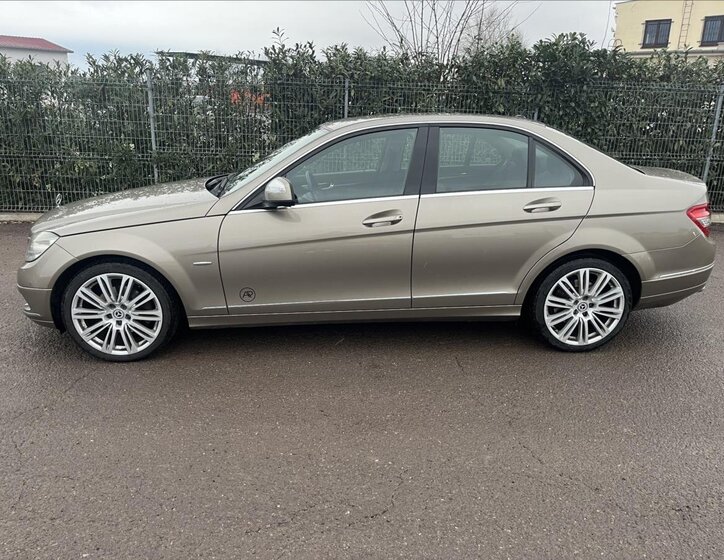 Mercedes-Benz Třídy C Sedan / Limuzína 3,0 l 170 kw