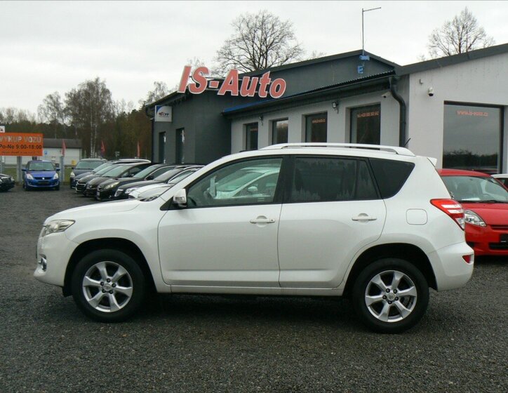 Toyota RAV4 SUV / Terénní 2,2 l 110 kw