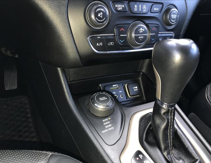 Jeep Cherokee Kombi 2,0 l 125 kw