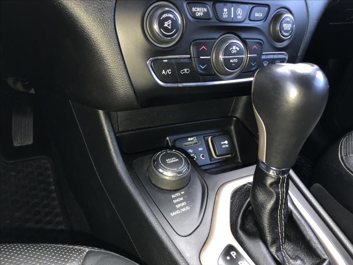 Jeep Cherokee Kombi 2,0 l 125 kw