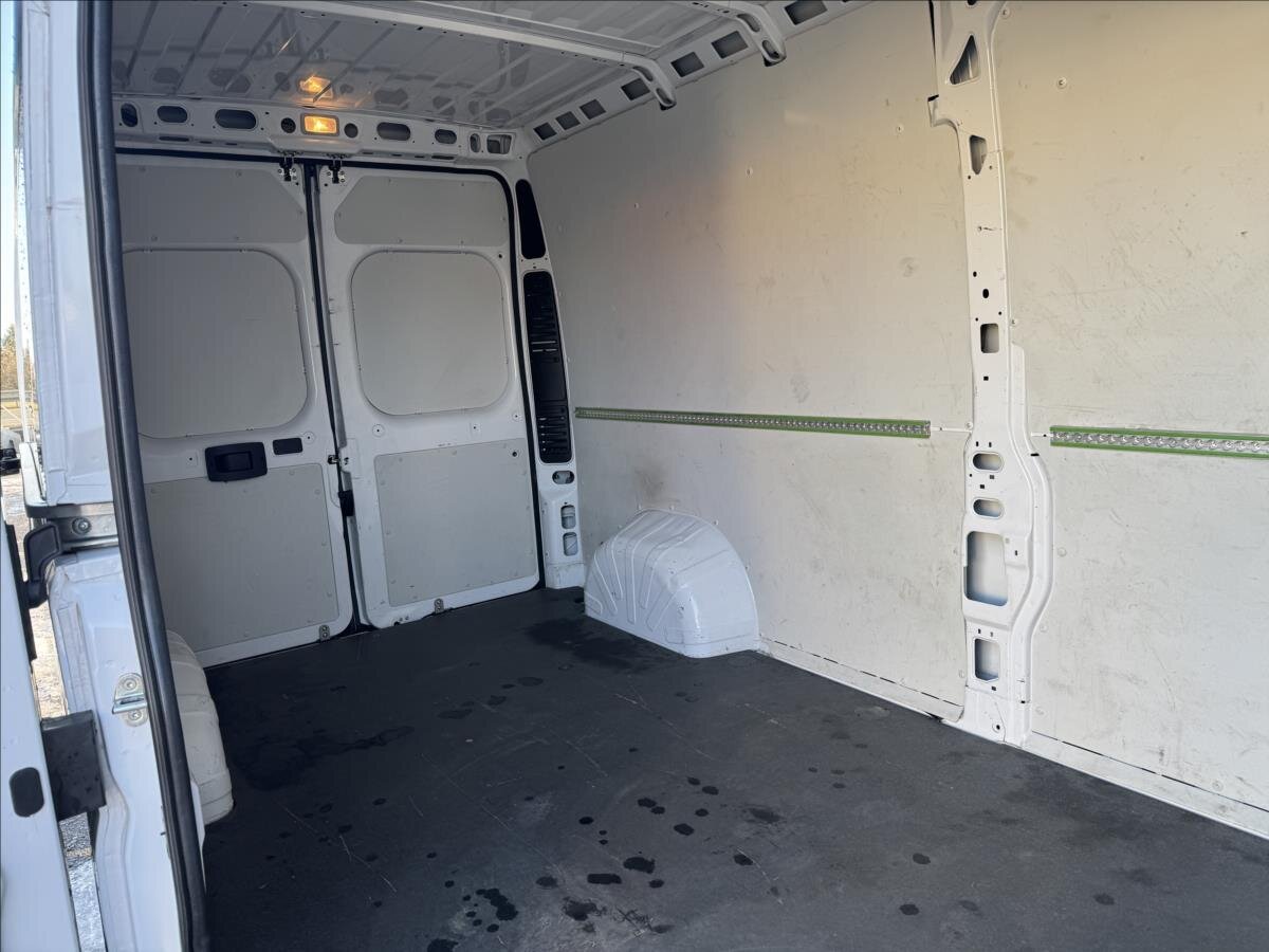 Opel Movano Skříň 2,2 l 103 kw