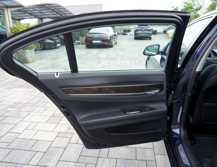 BMW Řada 7 16