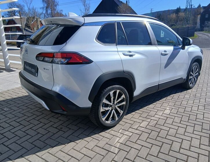 Toyota Corolla Cross SUV / Terénní 2,0 l 112 kw