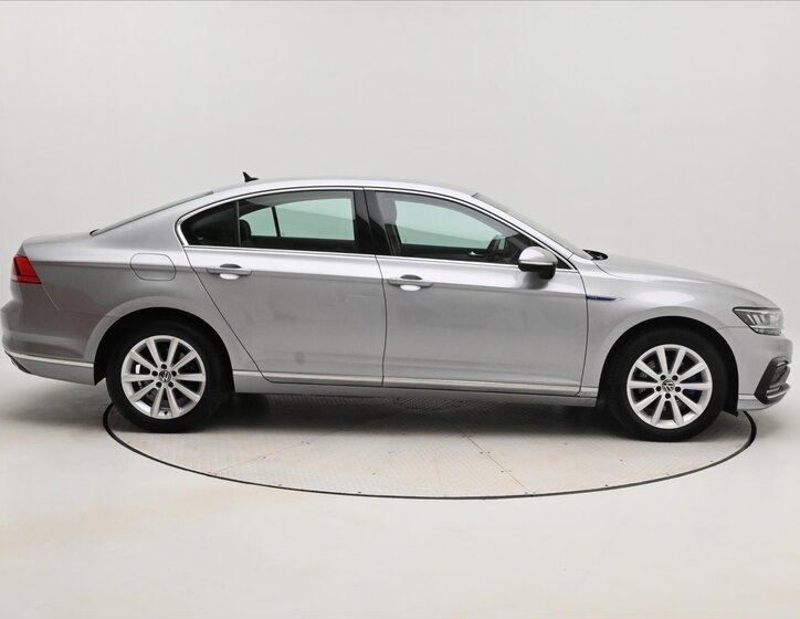 Volkswagen Passat Sedan / Limuzína 1,4 l 115 kw