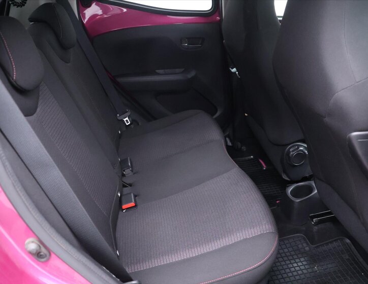 Toyota Aygo Hatchback 998,0 53 kw