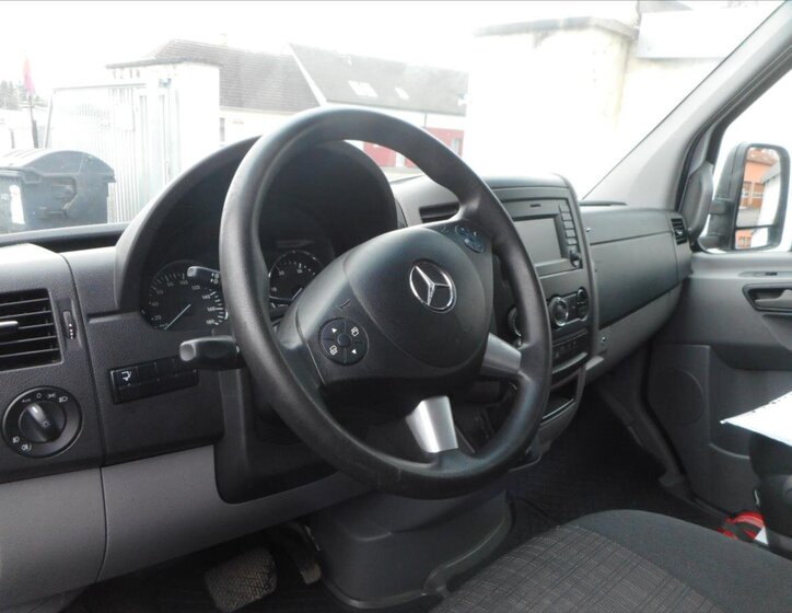 Mercedes-Benz Sprinter 9