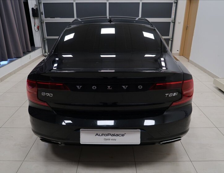 Volvo S90 Sedan / Limuzína 2,0 l 235 kw