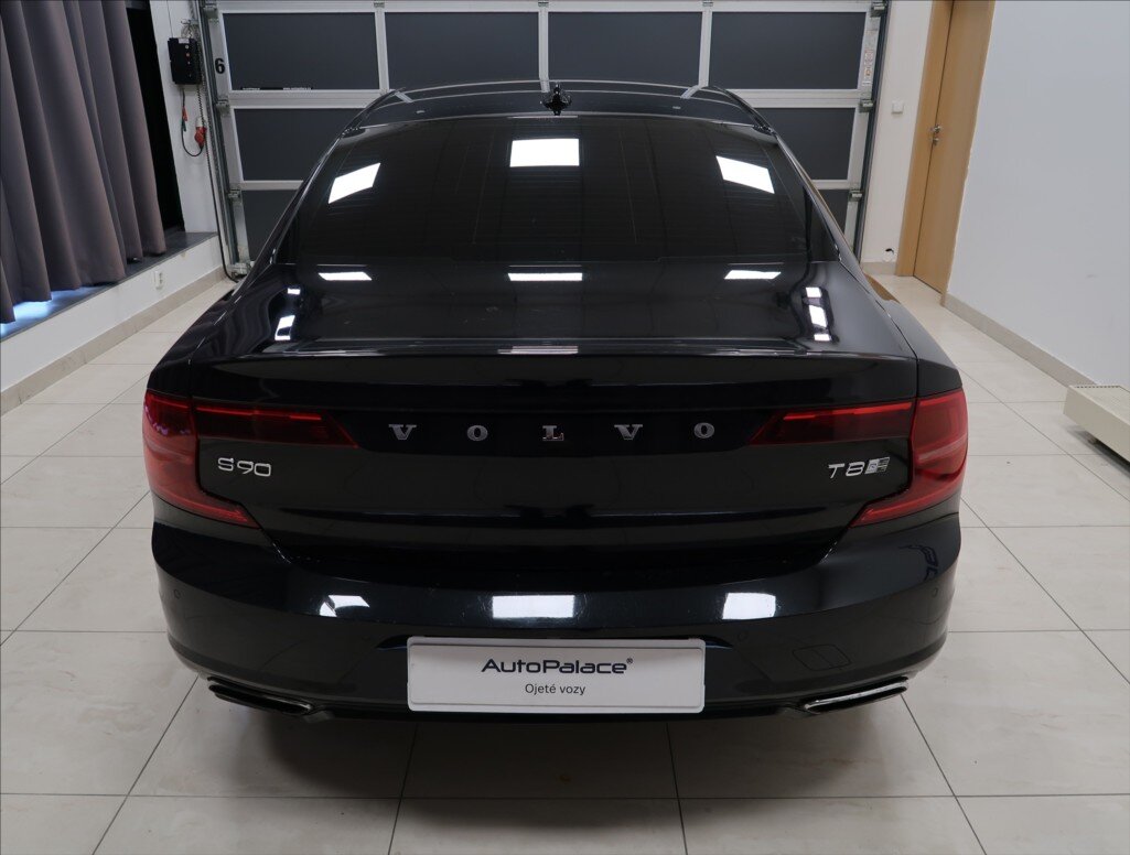 Volvo S90 Sedan / Limuzína 2,0 l 235 kw