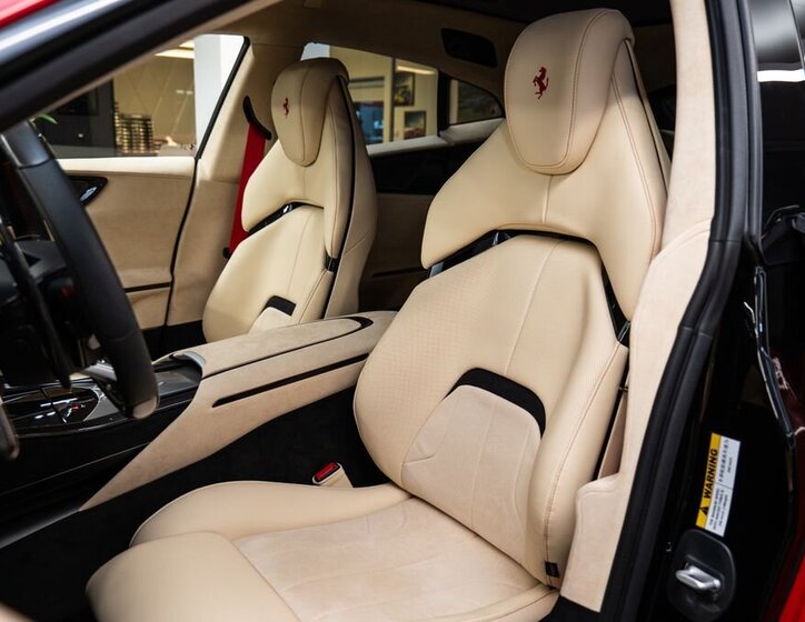 Ferrari Ostatní Hatchback 6,5 l 529 kw