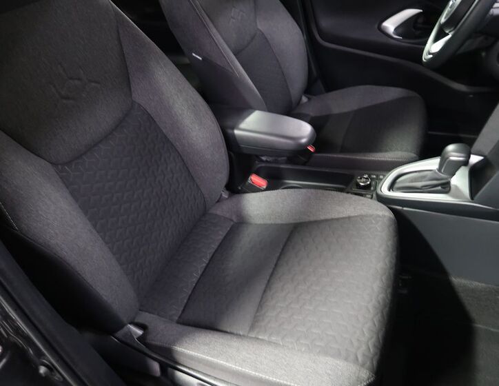 Toyota Yaris Cross 13