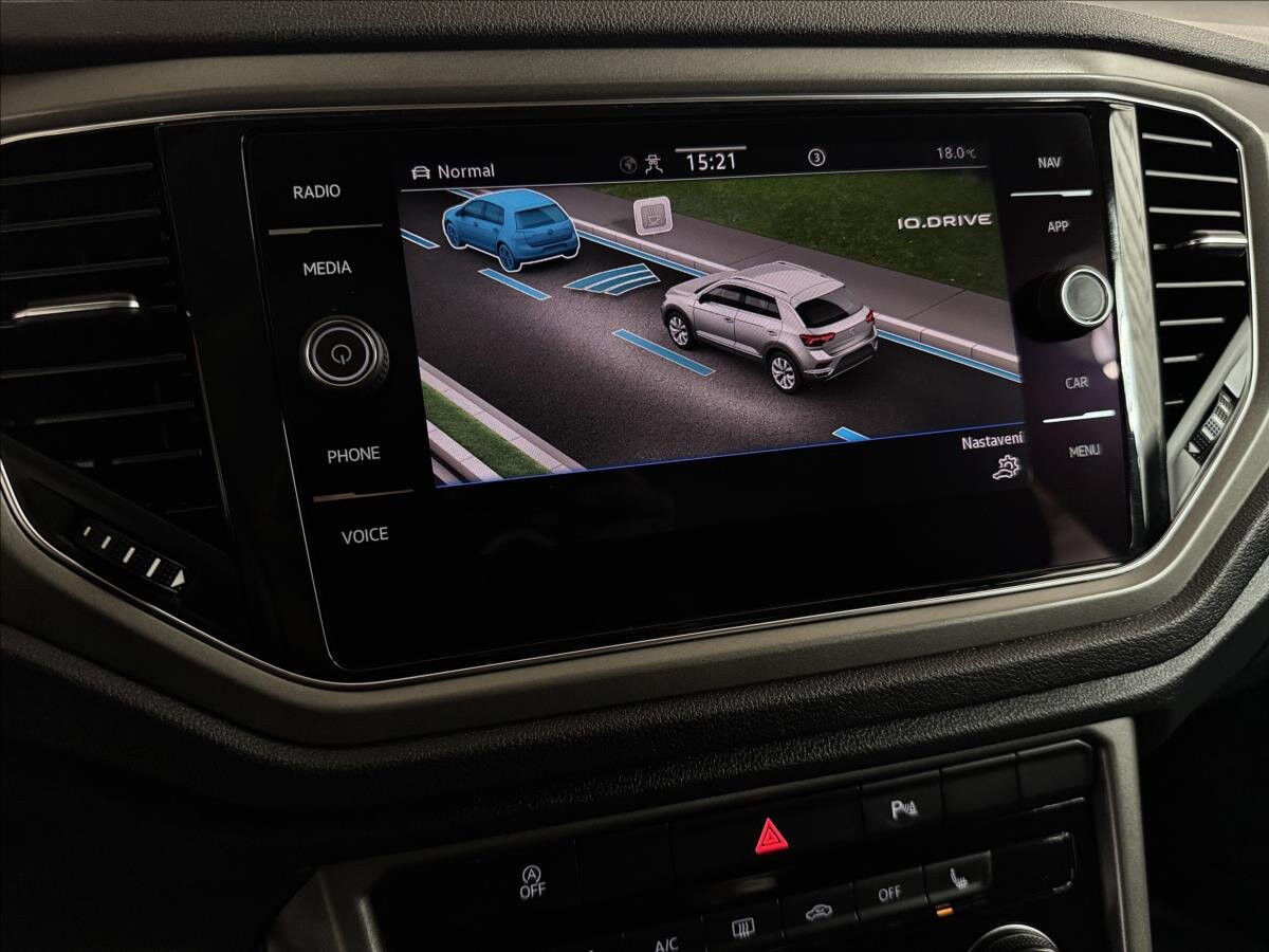 Volkswagen T-Roc SUV / Terénní 2,0 l 140 kw