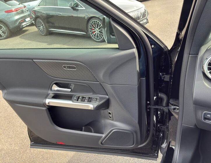 Mercedes-Benz EQB 22