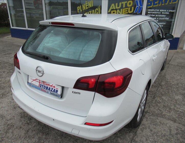 Opel Astra Kombi 2,0 l 121 kw